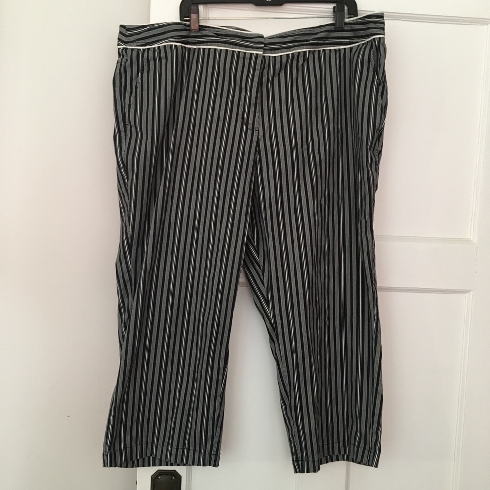 Venezia black white striped dress pants cropped
